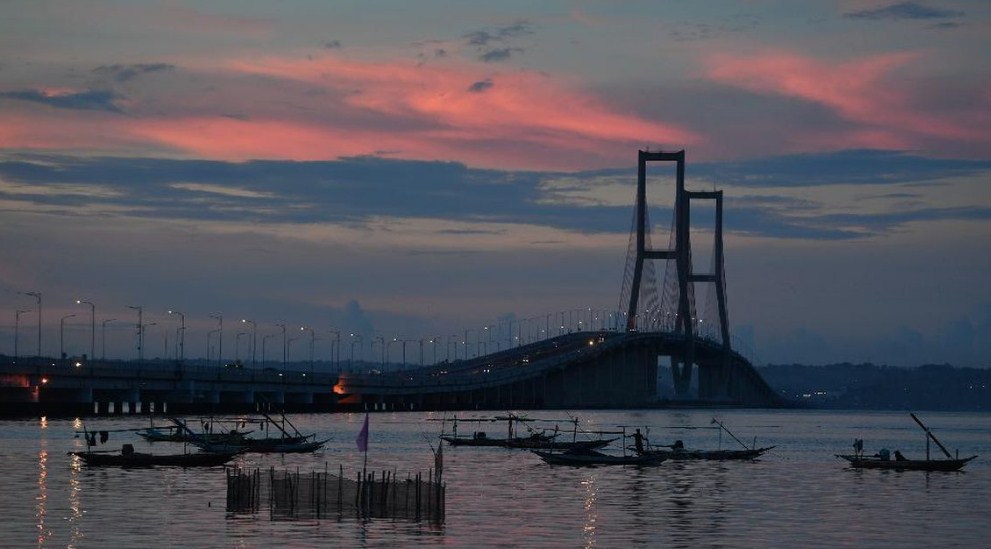 Jembatan Suramadu Sunset